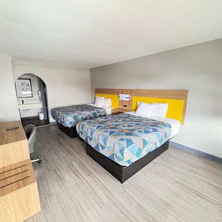 Days Inn By Wyndham Gonzales Exteriör bild