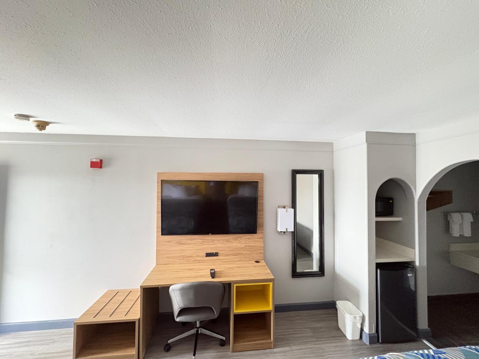 Days Inn By Wyndham Gonzales Exteriör bild