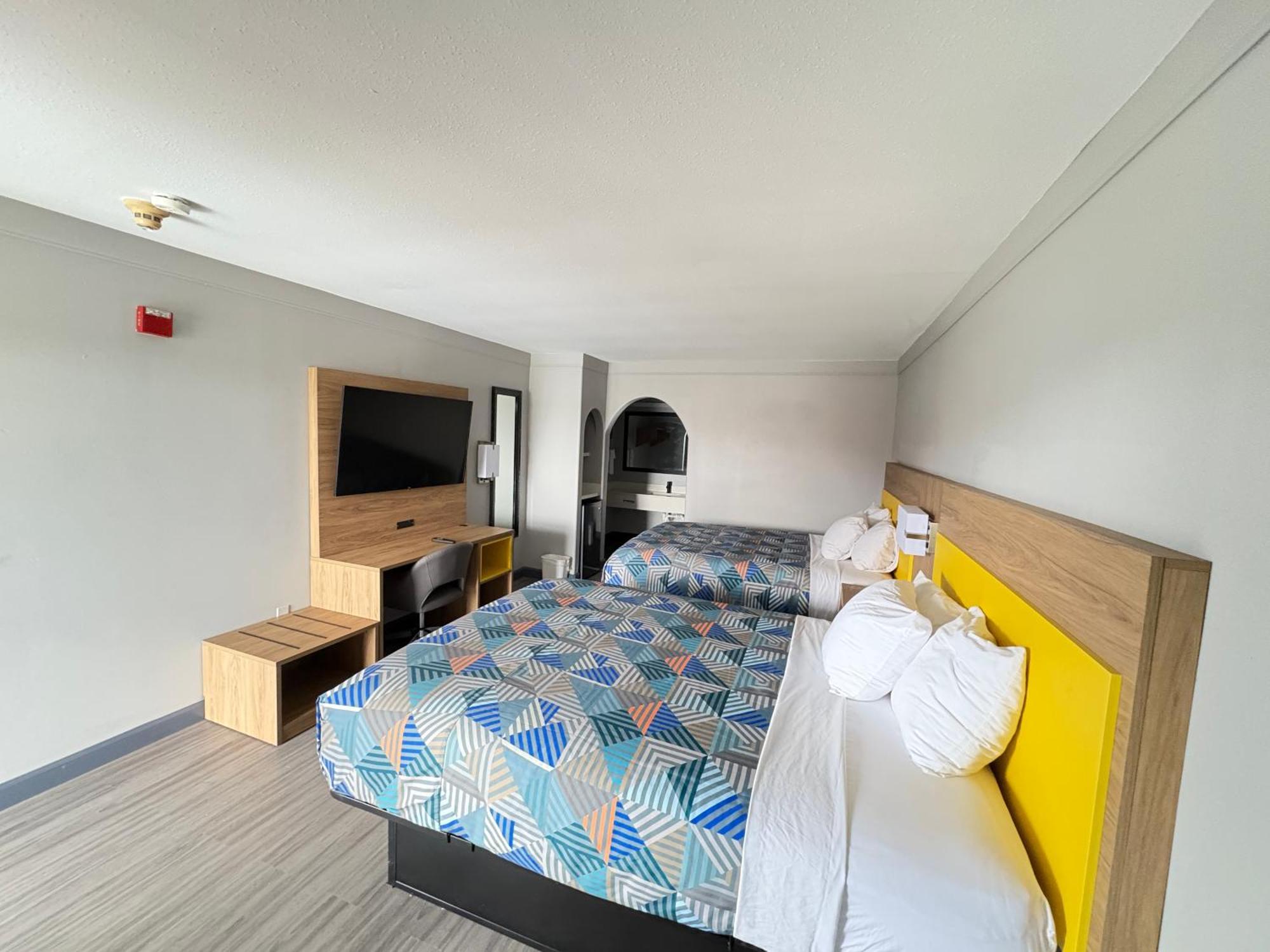 Days Inn By Wyndham Gonzales Exteriör bild