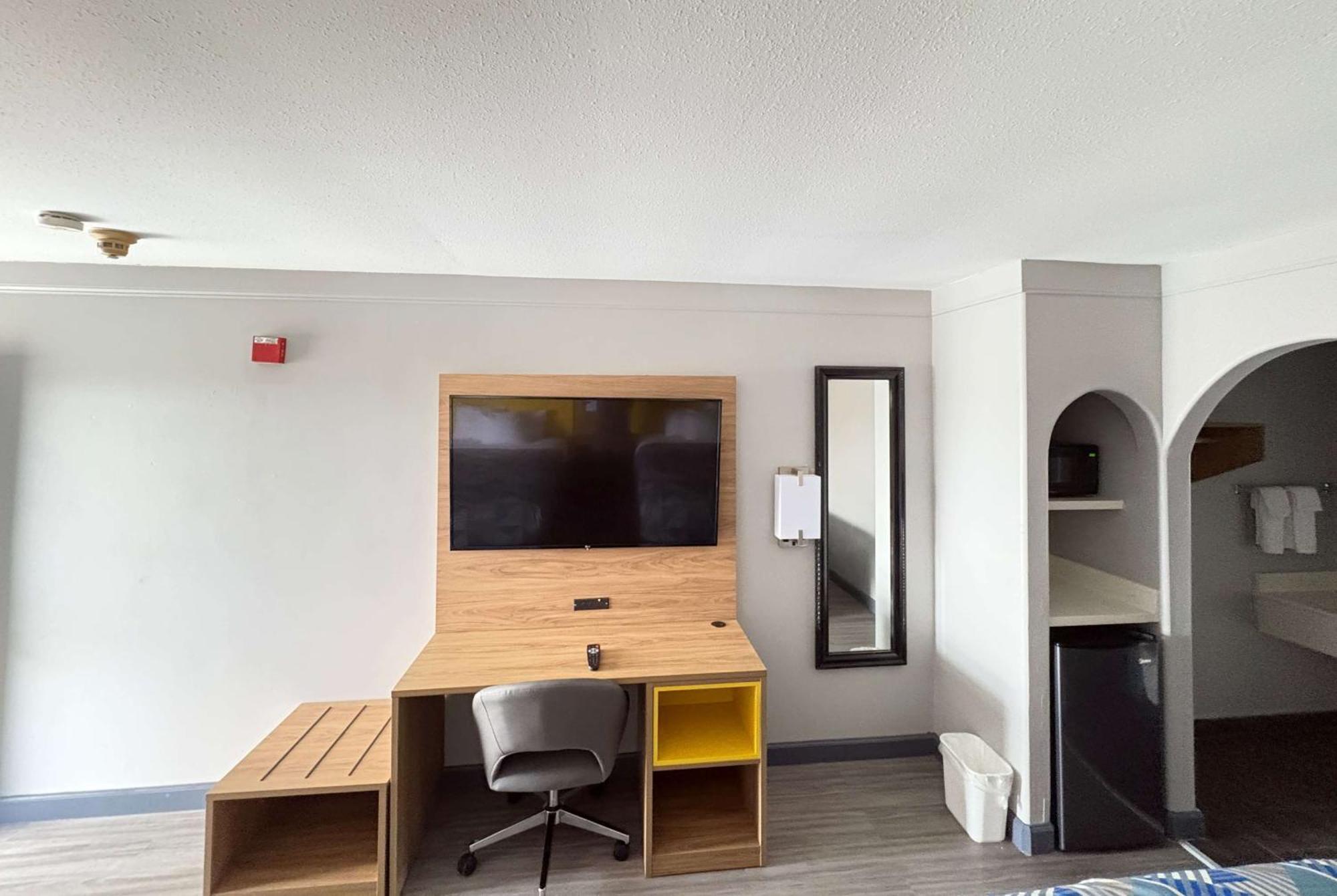 Days Inn By Wyndham Gonzales Exteriör bild